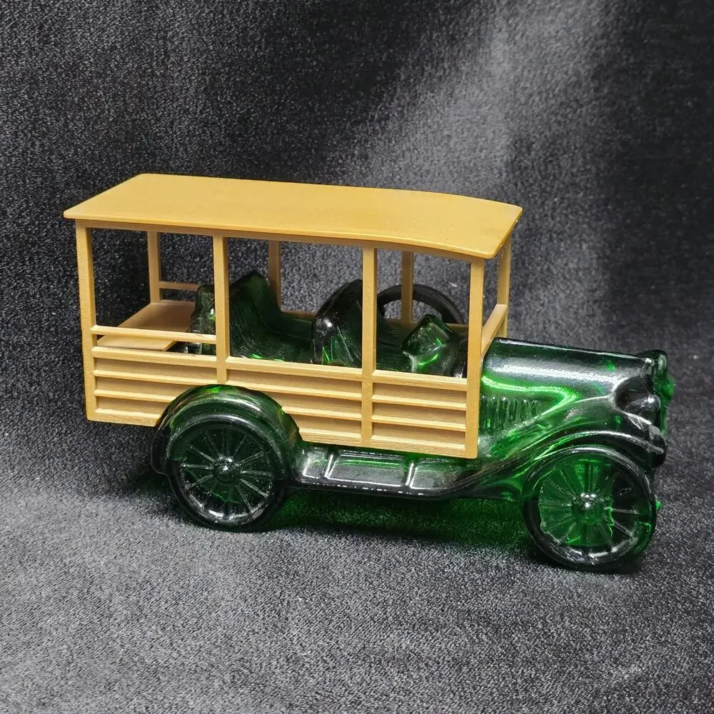 Vintage Avon Station Wagon Tai Winds After Shave Glass Car Decanter